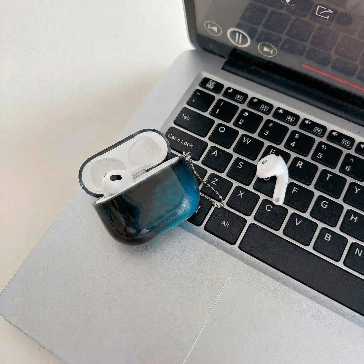 NØIR BLUE AIRPOD CASE
