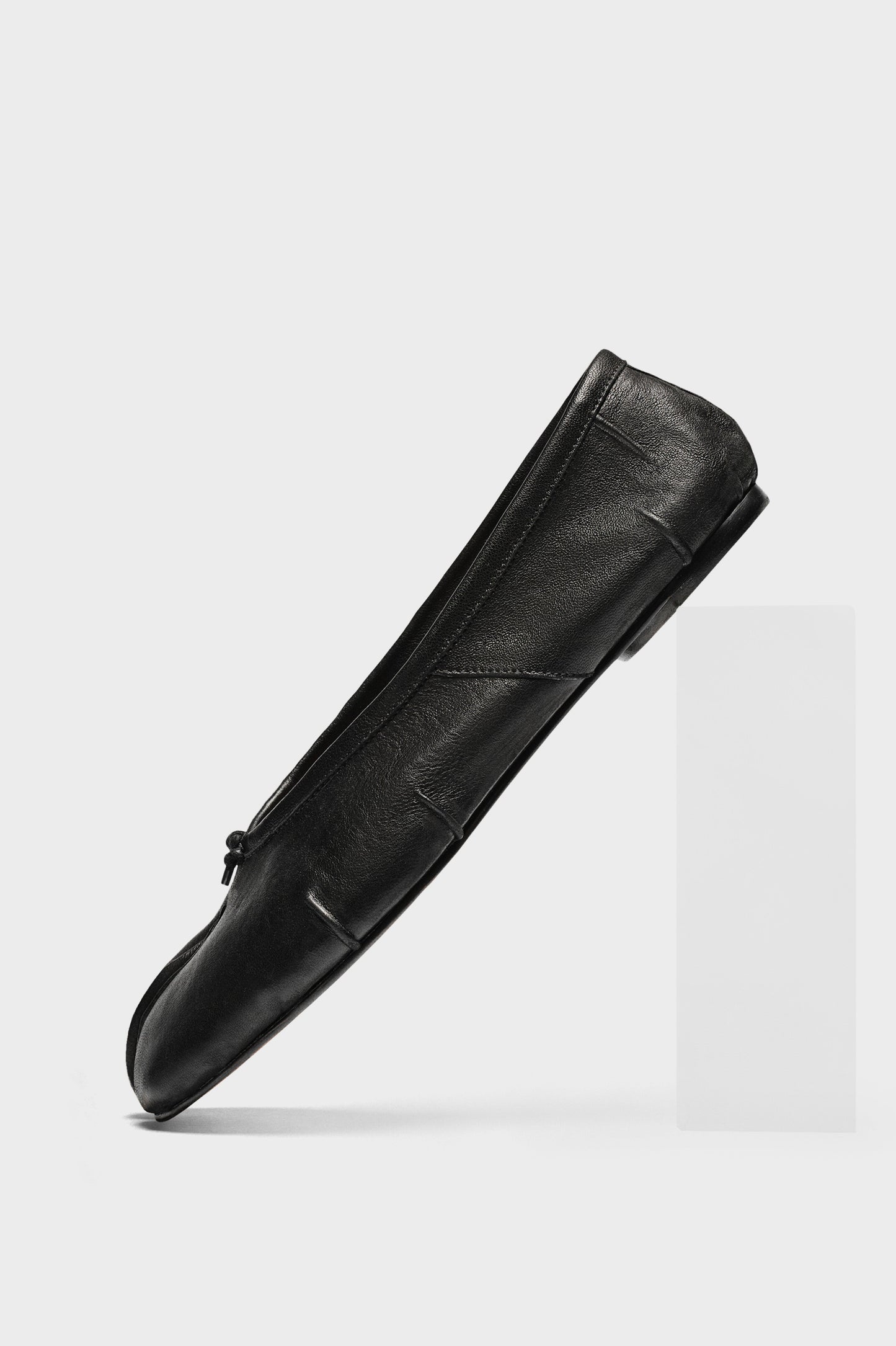 Divide ballet flat