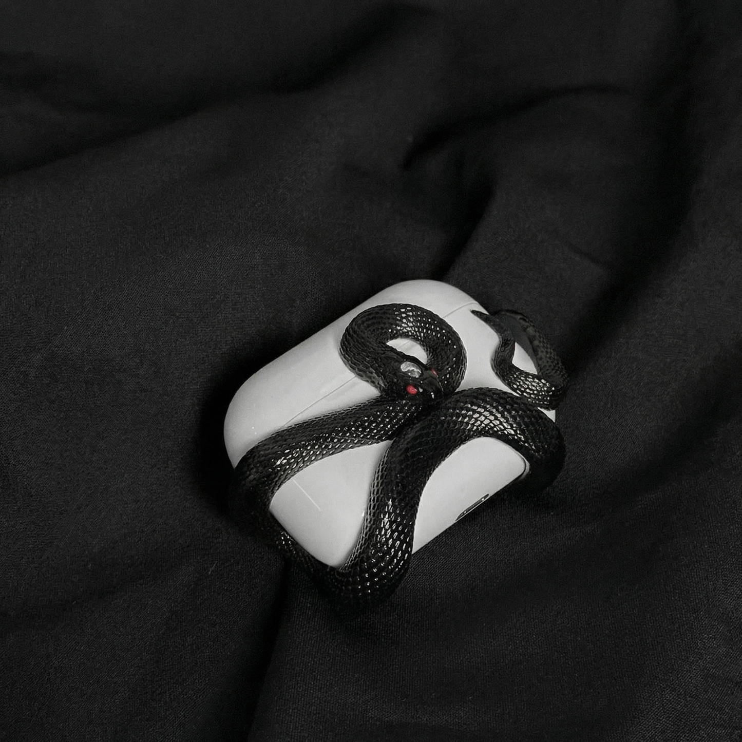 NØIR BLACK SERPENT CASE